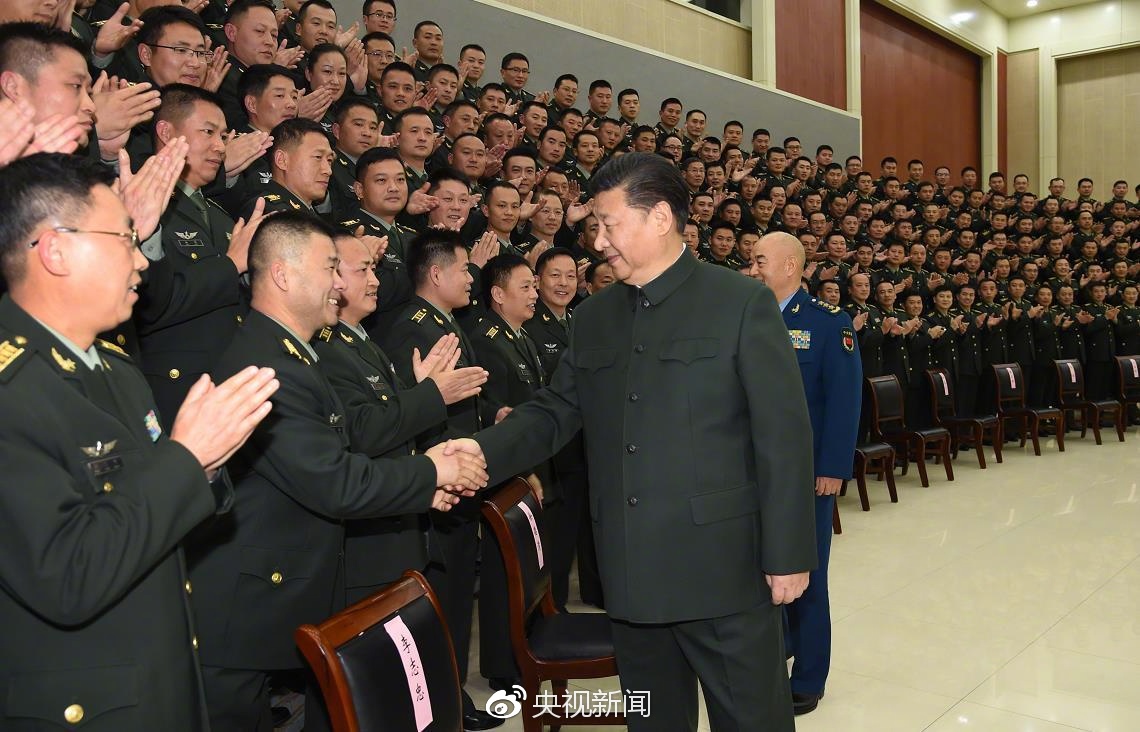 习近平亲切接见集团军机关全体干部和所属部队团以上干部​